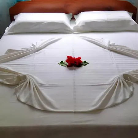 Dan Zoranz Self Catering Guest House La Digue Exterior photo